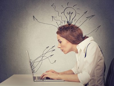 Blogging-woman-Depositphotos_64865273_xl-2015-1000