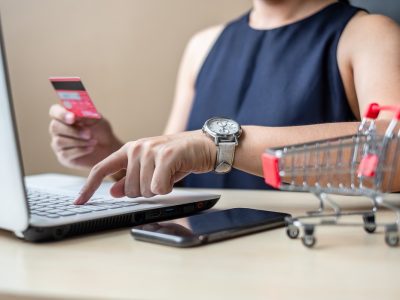 businesswoman-holding-credit-card-using-laptop-for-online-shopping-while-making-orders-internet_t20_7m1XBj