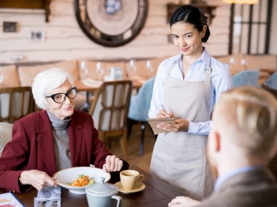 family-at-the-restaurant