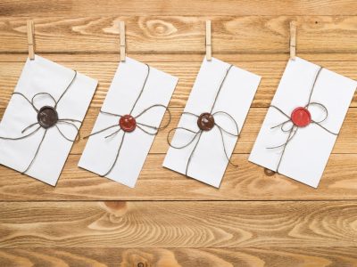 mail-envelope-on-rope