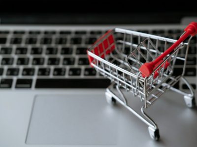 shopping-cart-on-laptop